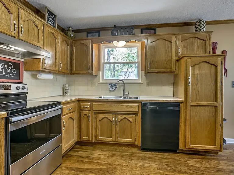 420 SE Onyx Dr — Photo 6