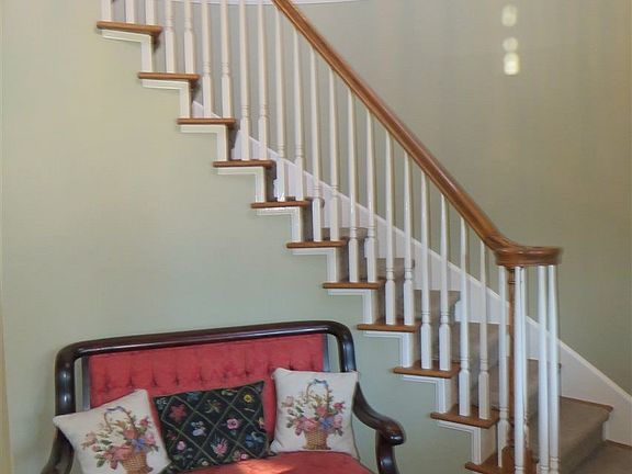 5th image of 7704 Elizabeth Way Dr