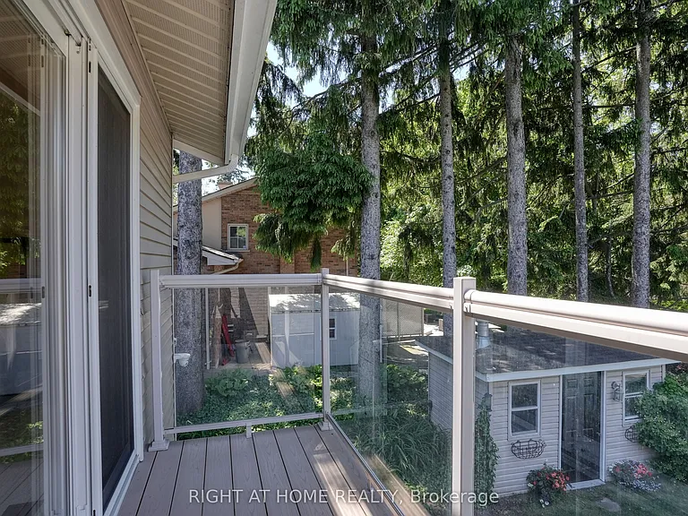 461 Lakeshore Rd W — Photo 20