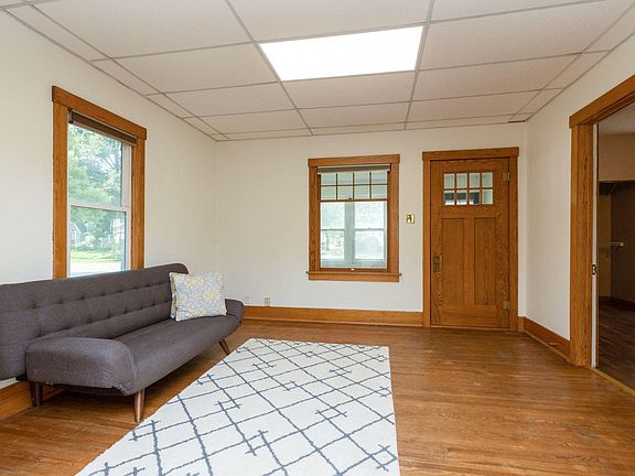 3rd image of 130 S Russell Ave
