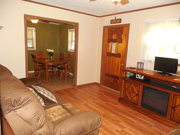 3rd image of 107 Cecelia St