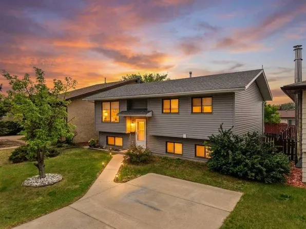 102 E Denovan Cres, Red Deer, AB T4R 1W2