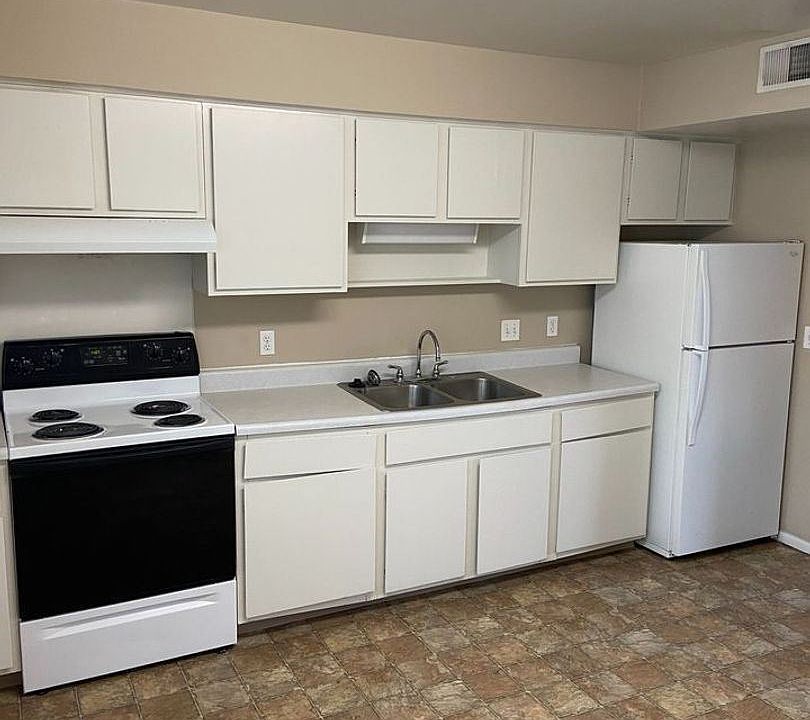 1st image of 2322 Village Ct #2