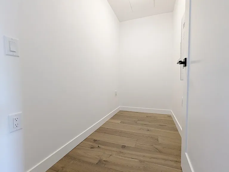 6859 Cambie St #2XX — Photo 9