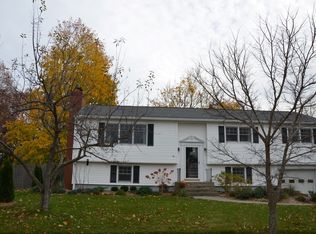 7 Woodridge Dr, Burlington, VT 05408
