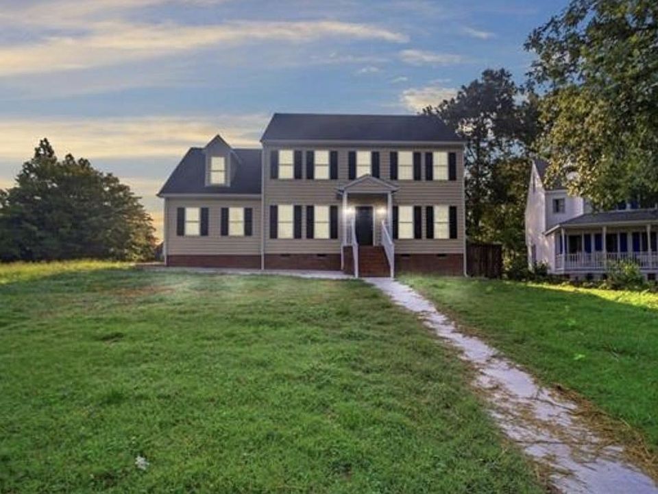 Welcome Home! Quiet, corner lot situated in a cul-de-sac in one of Short Pumps' highly desirable neighborhoods!