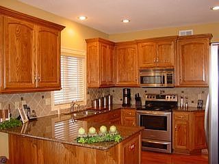 Granite countertops & SS appliances