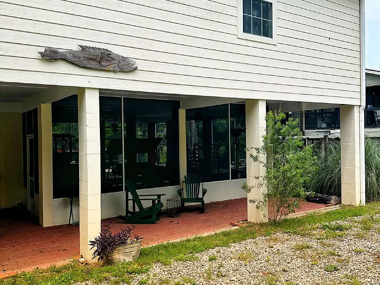 165 Moss Ave — Photo 12