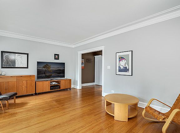 5th image of 4176 N Clarendon Ave