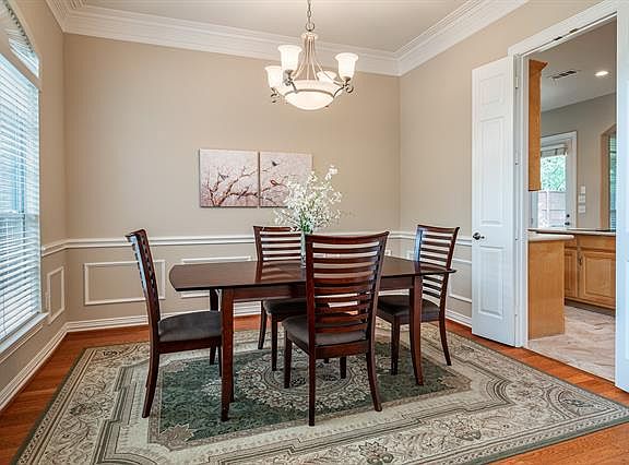 4th image of 2415 Creekside Cir N