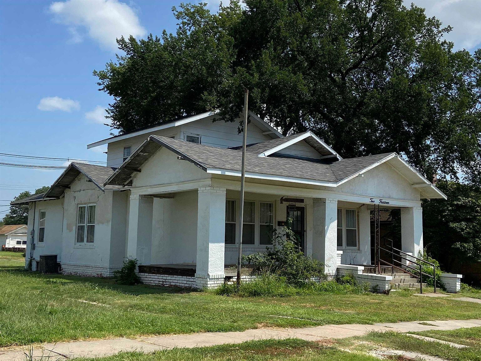 214 E 2nd St, Hoisington, KS 67544 Zillow