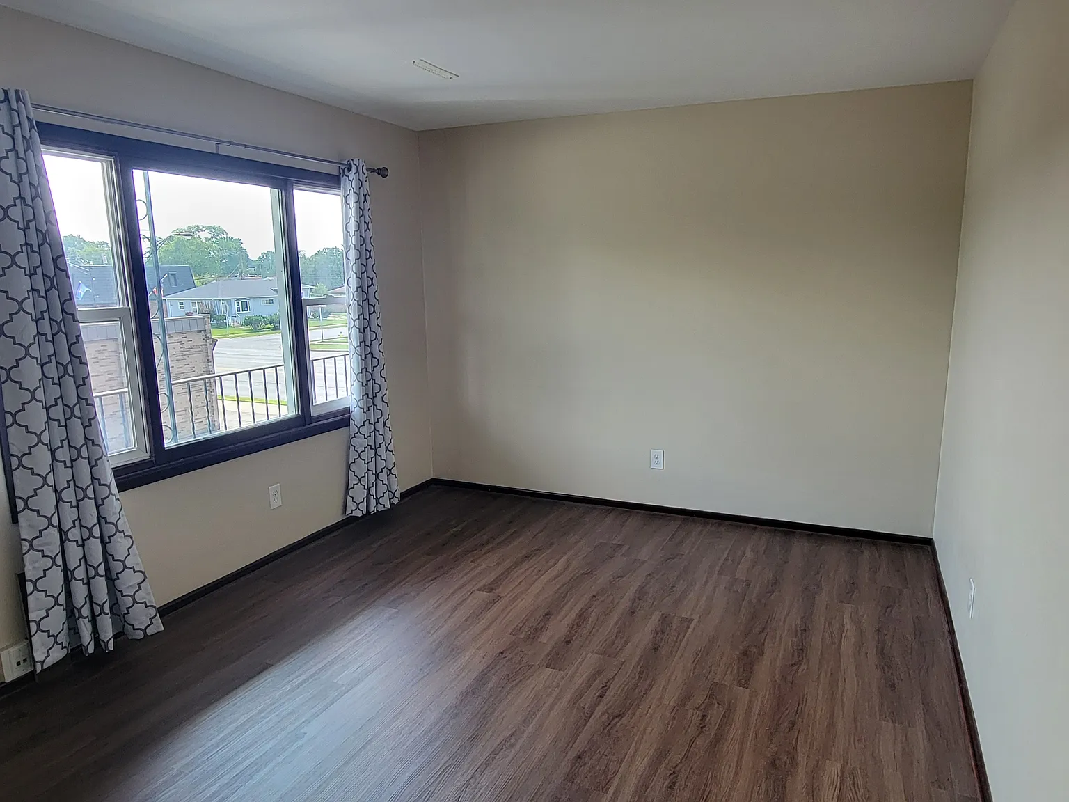 8213 Kennedy Ave — Photo 2