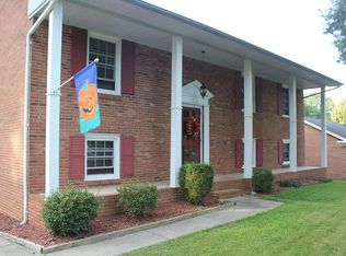 7120 Lake Dr, Matthews, NC 28104