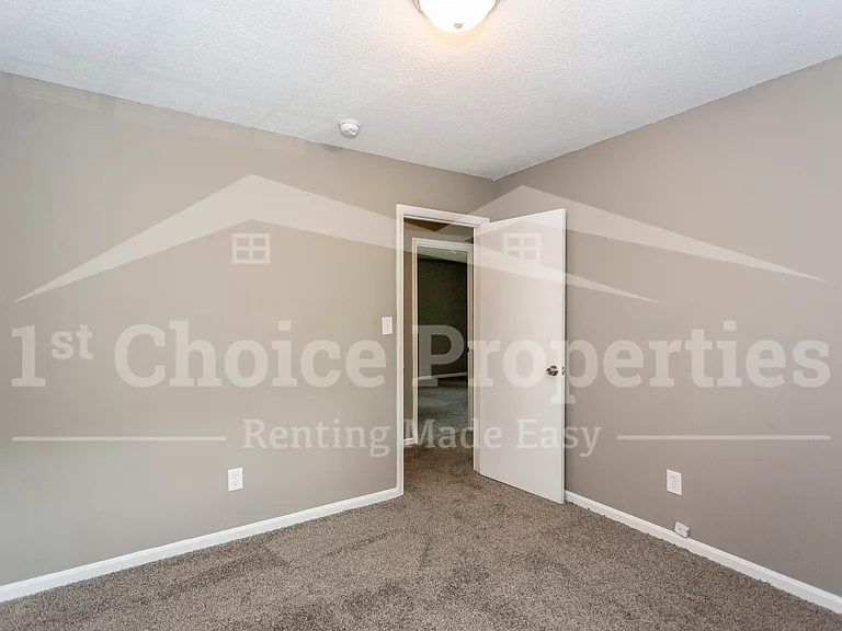1421 Brewster Cir — Photo 13