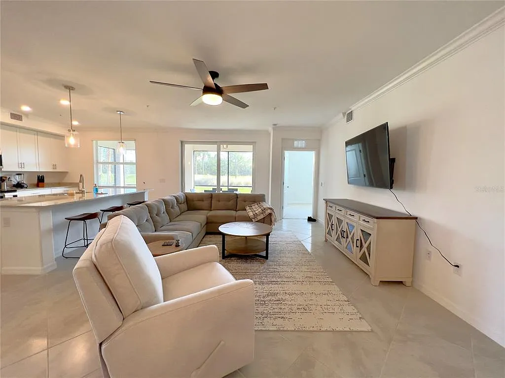 3 bed, 2.0 bath, 1741 sqft, $7,000 — Photo 3