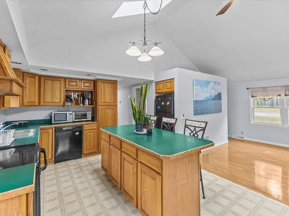 106 Jericho Road, Essex, VT 05452