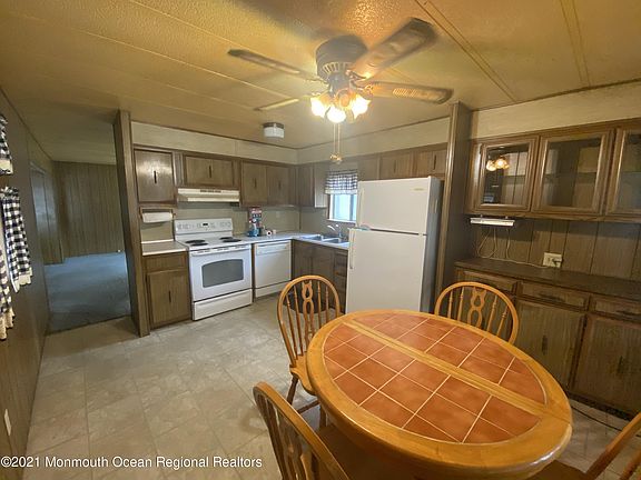 4th image of 8 Grouse Ct