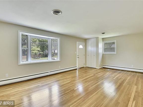 3rd image of 412 Anderson Ave