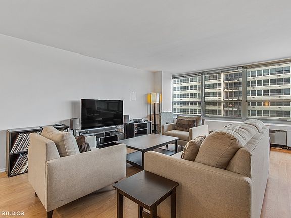 4th image of 3550 N Lake Shore Dr APT 303