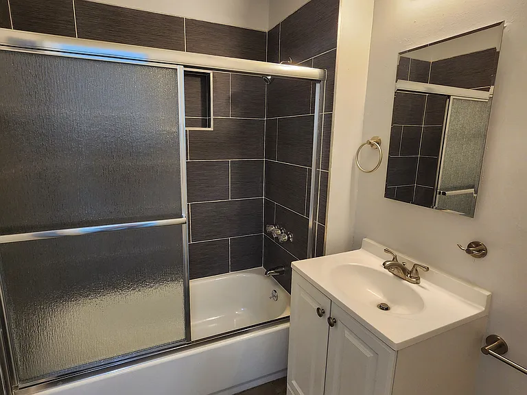 1123 E Hellman St #7 — Photo 16