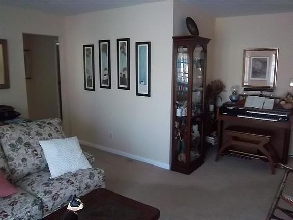 5th image of 141 Bradley Dr