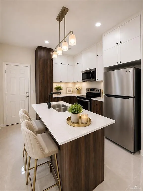 3 bed, 2.0 bath, 1050 sqft, $1,290 — Photo 3