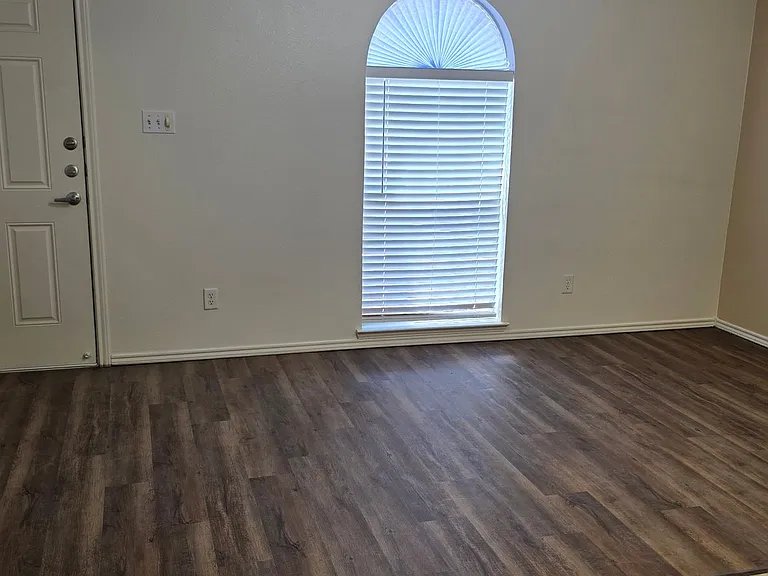 Autumn Ridge 2 BR/2 BA — Photo 7