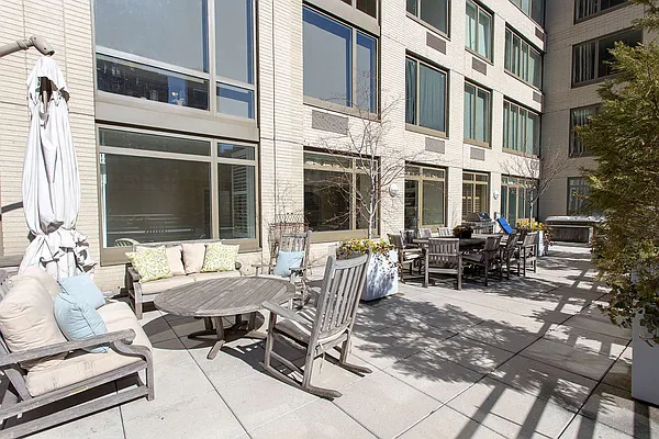 Sold by BLU Real Estate | media 16