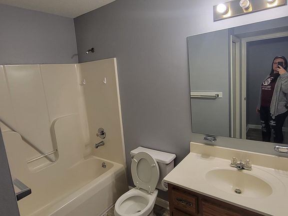 2nd image of 165 N Buckman St
