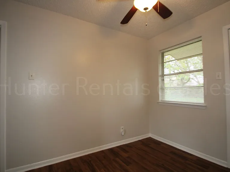 1905 Sherman Dr — Photo 11