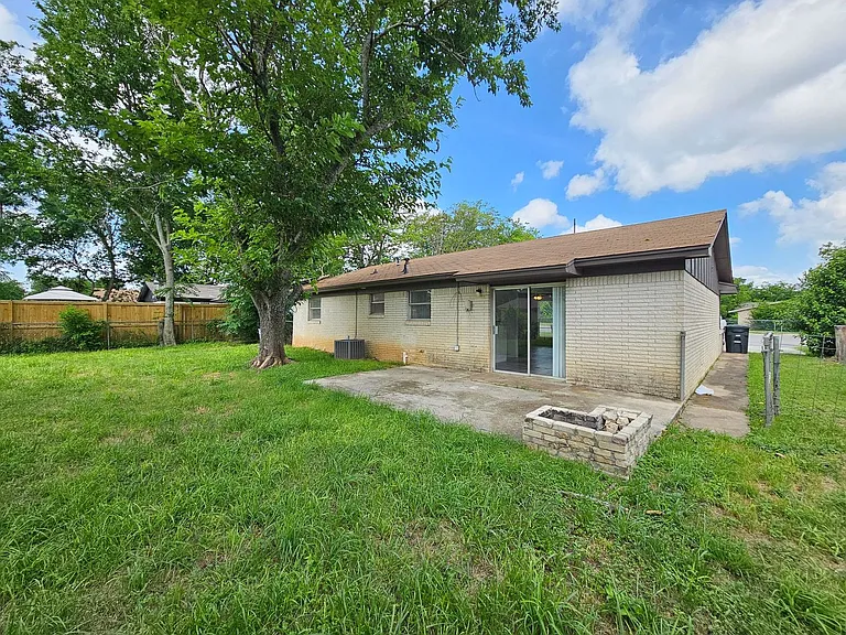 1504 S West S Young Dr — Photo 17