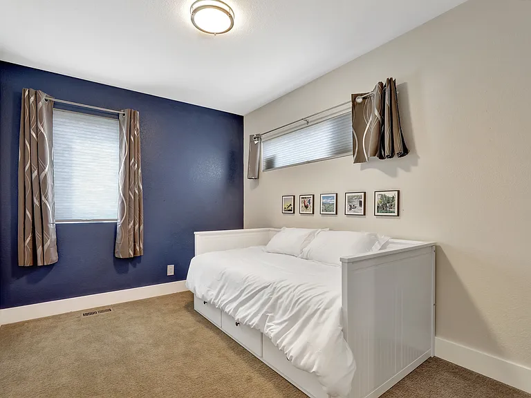 2520 N Lafayette St — Photo 16