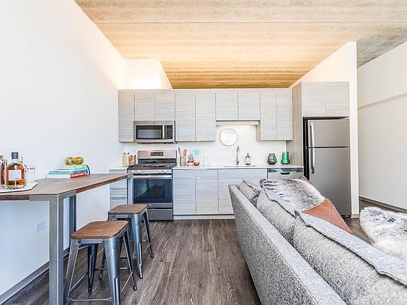 3rd image of 1916 N Milwaukee Ave #1BR