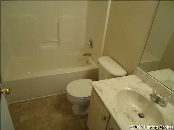 4th image of 79 N Country Dr