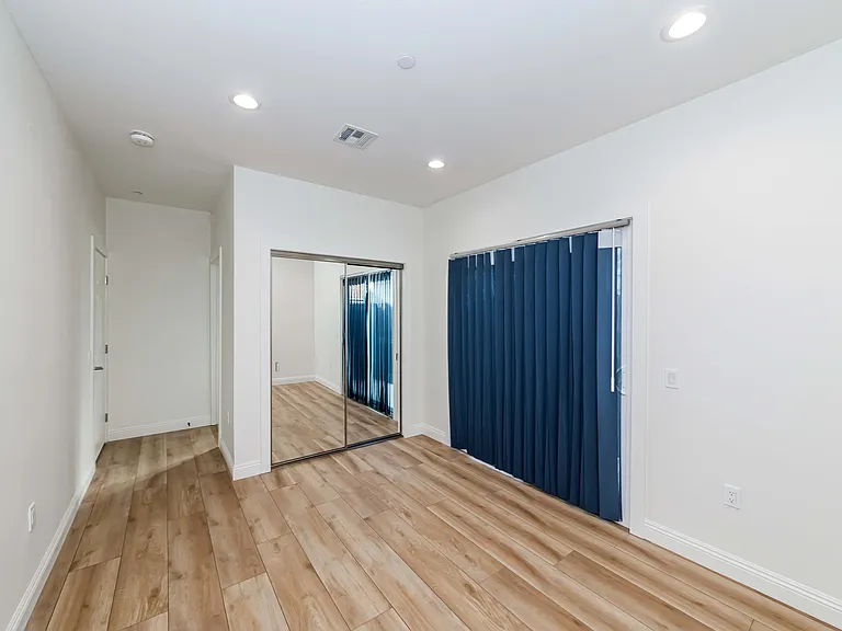 539 W Amerige Ave #B — Photo 8