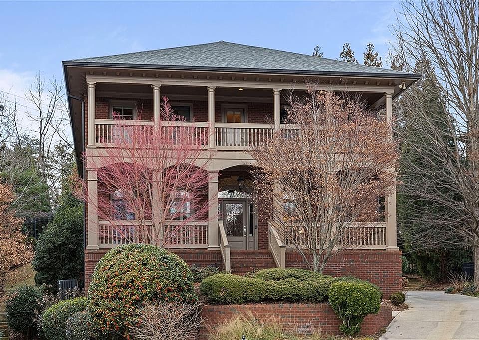 1st image of 560 Glenmanor Ct
