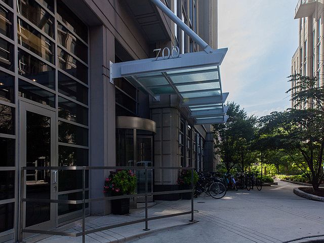 1st image of 700 N Larrabee St APT 912