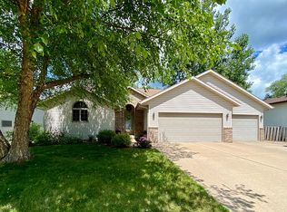 1027 Westview Circle Dr, Onalaska, WI 54650