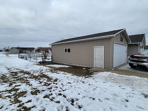 4th image of 914 Jolene Dr