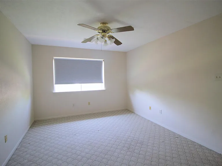 16326 Brush Meadows Ct — Photo 32