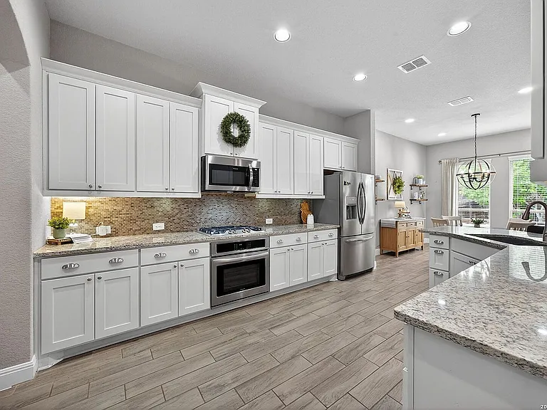 Modern, well-appointed kitchen