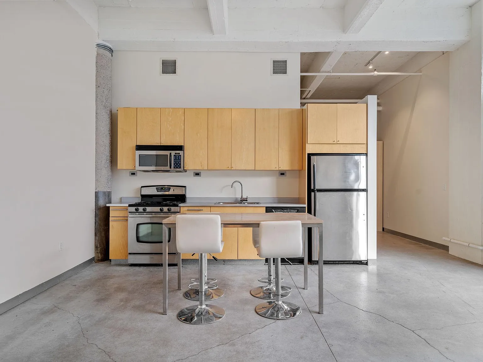 1 bed, 1.0 bath, 810 sqft, $2,100 — Photo 3