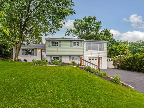 220 Aberdeen Dr, Oakdale, PA 15071