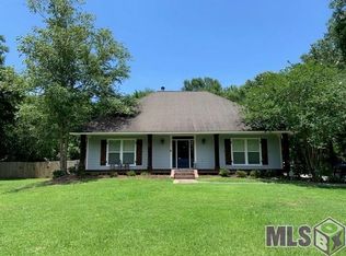 8240 Lake Park Dr, Denham Springs, LA 70726