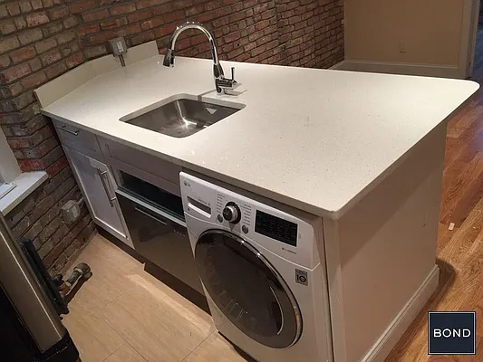 Rented by Bond New York | media 17