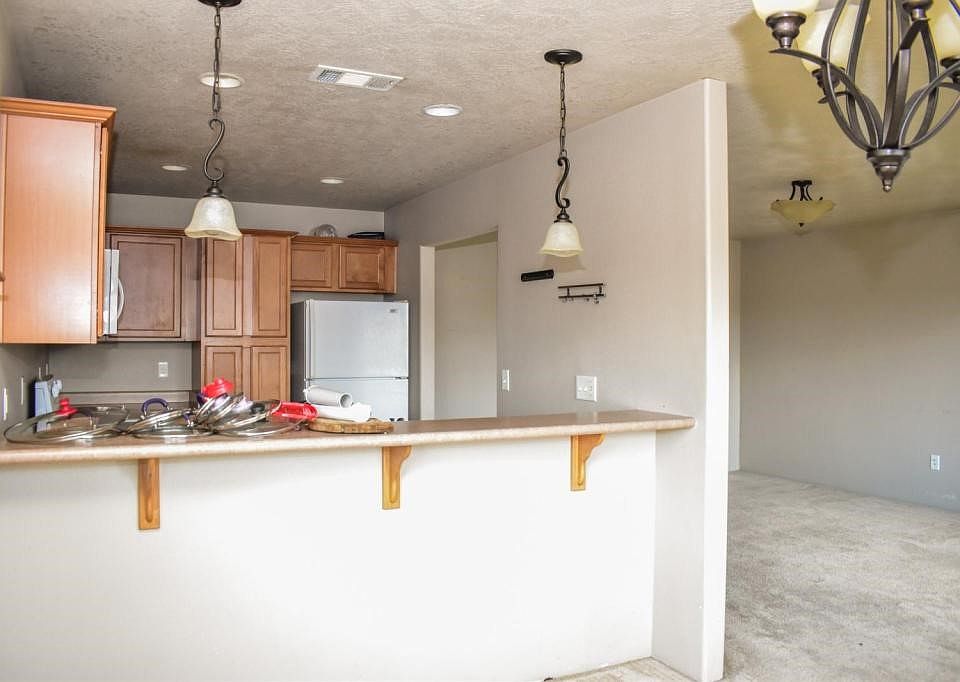 Open Floorplan to Kitchen/Living Room