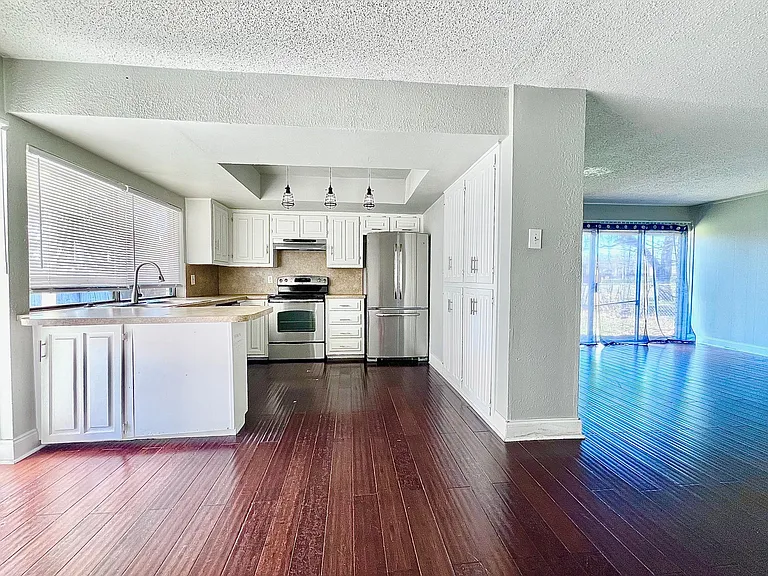 1301 Grant Dr — Photo 7