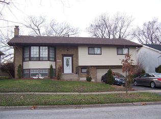 17830 Cherrywood Ln, Homewood, IL 60430