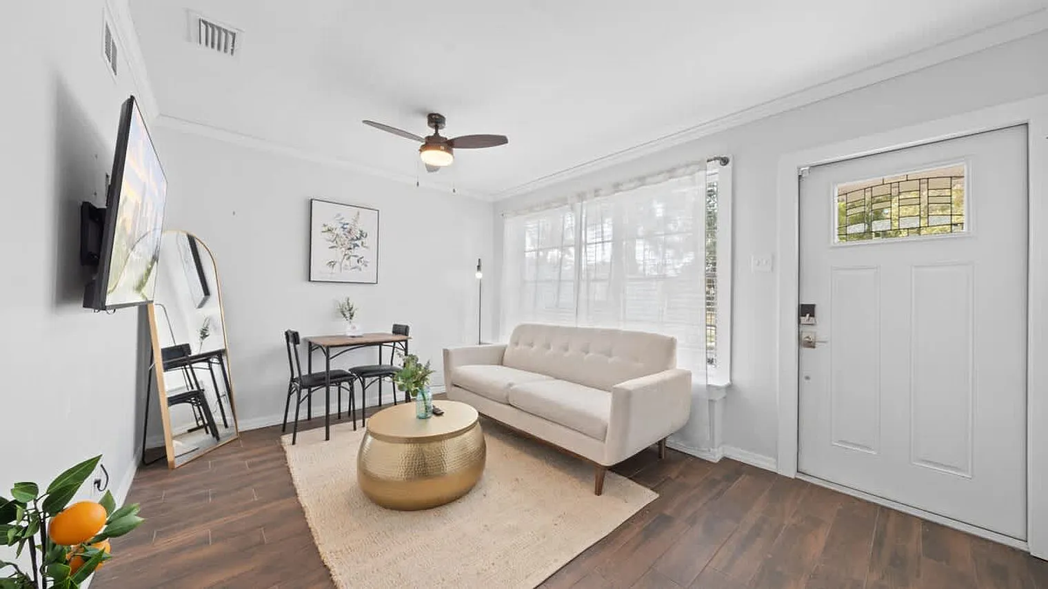 1 bed, 1.0 bath, $2,202 — Photo 1