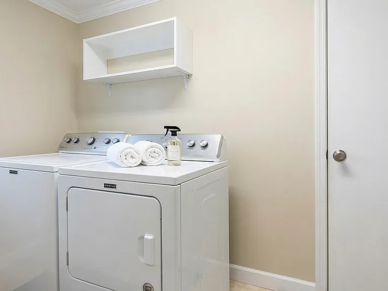 200 Clover Ct — Photo 9
